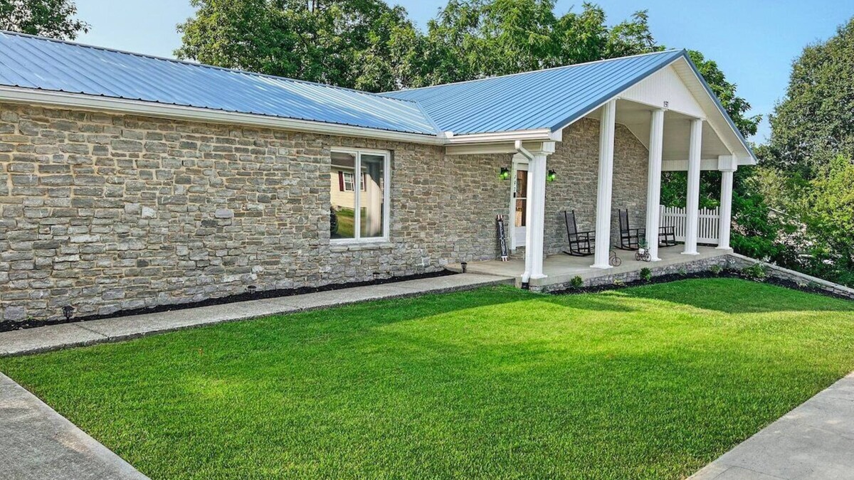 Somerset House | Joy On The Lake · Cumberland Canvas: Lake View, Fire Pit & Game Room