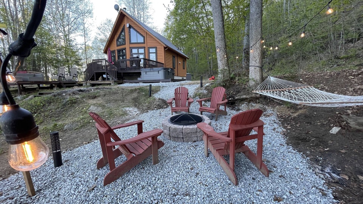 Bowman Ski Chalet | Joy's Chalet - Hottub, Lake, and Cliff