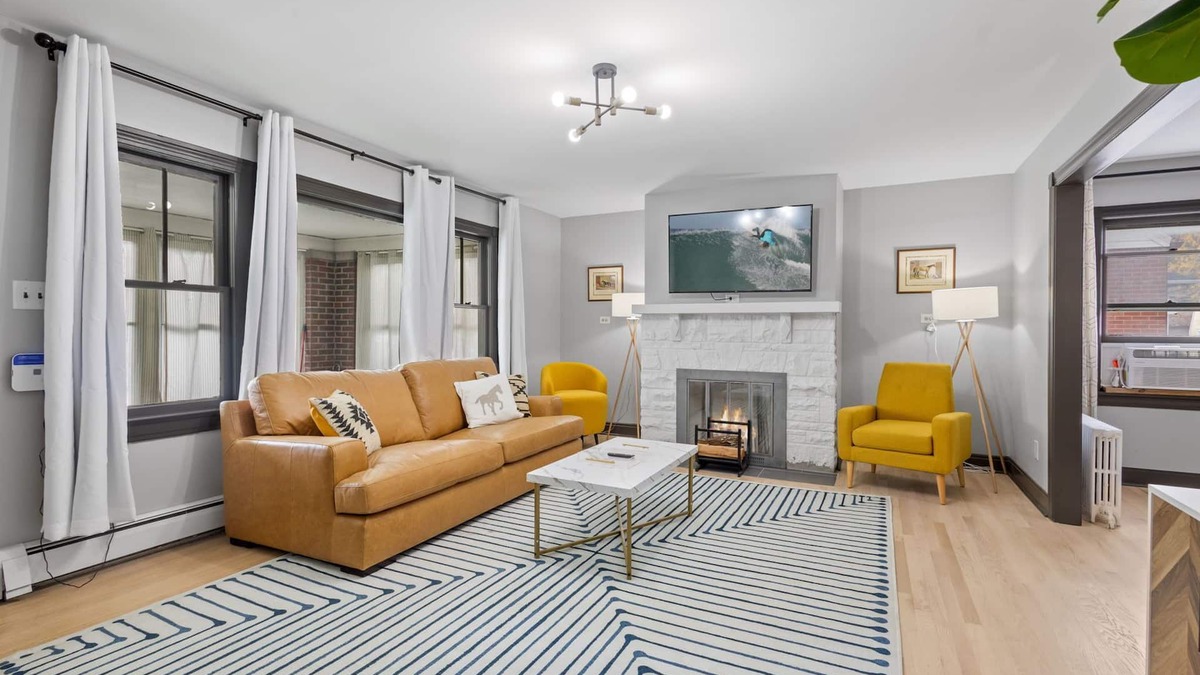 Jeffersonville Apartment | Joy1: Work Friendly & Near Downtown