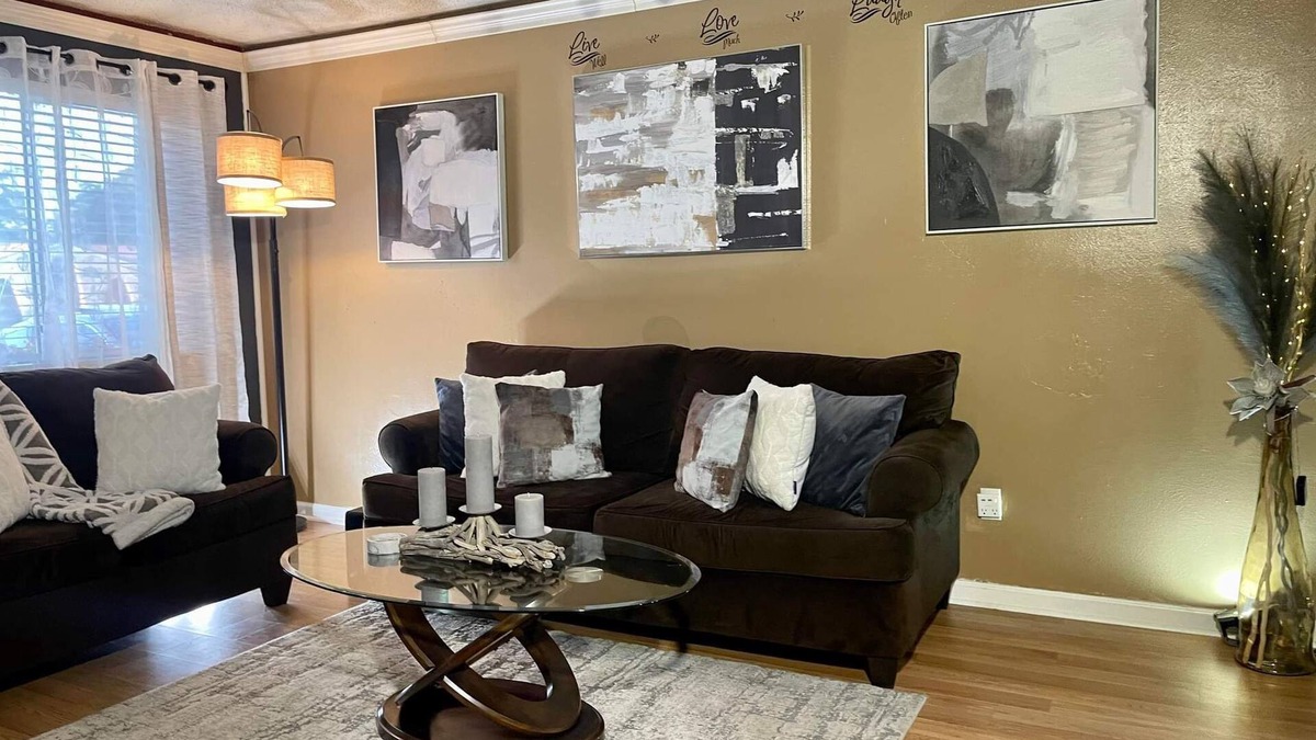 Shreveport House | Joyful 3 bedroom with fireplace. Centralized location