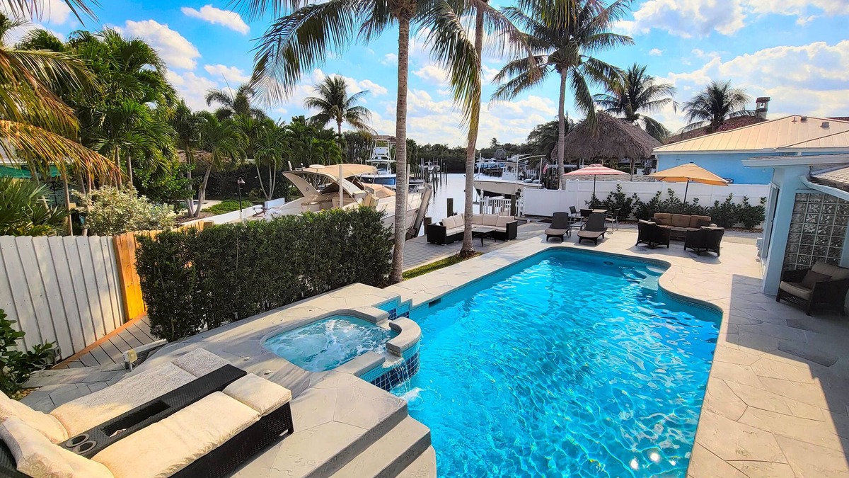 Florida North Atlantic Coast House | Joyful Boat View, HEATED Pool, Hot Tub, Kayak,Beach, Stadums,PGA Golf