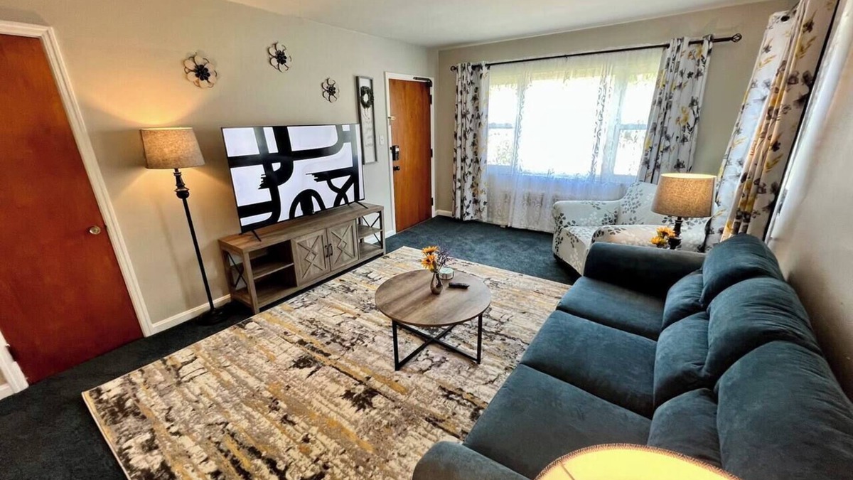Westwood Apartment | Joyful King 1 Bed Apartment 13 Minutes to Downtwn