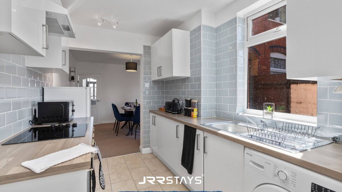 Nuneaton House | JRR Stays - Warwickshire - Nuneaton - CV10