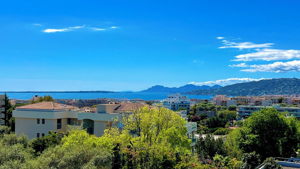 Antibes Condo | JUAN LES PINS – 4 people – Pool – Garage