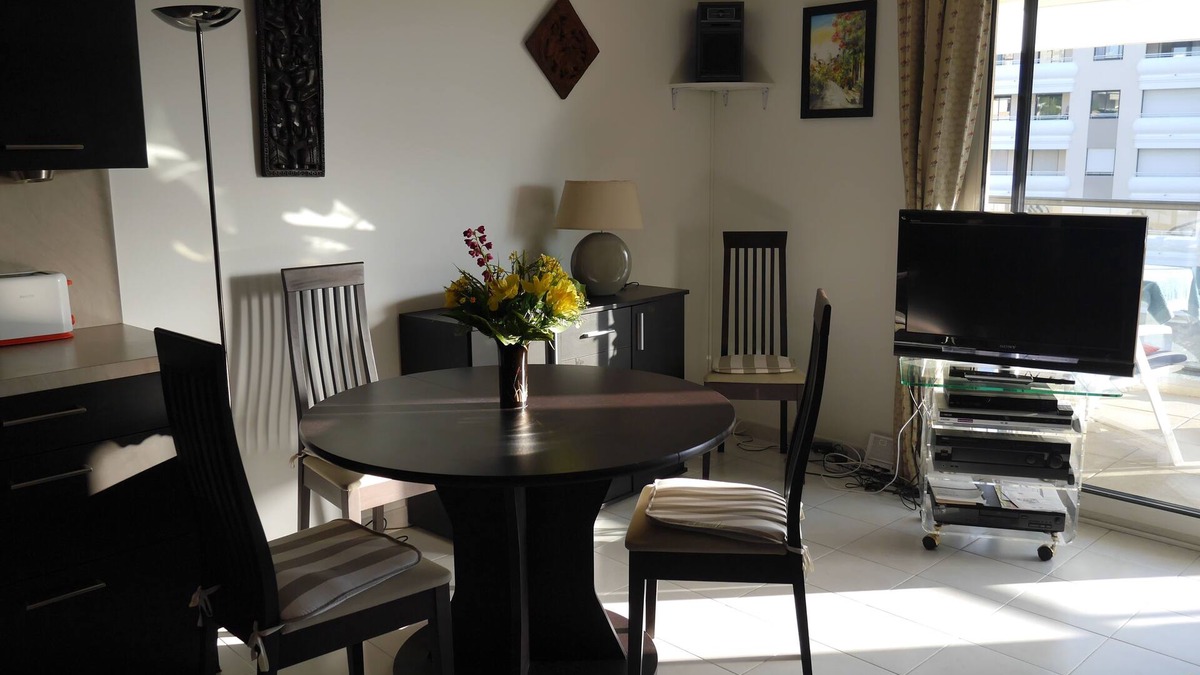 Juan-les-Pins Apartment | Juan Les Pins: Juan les Pins/Residential flatResidential flat