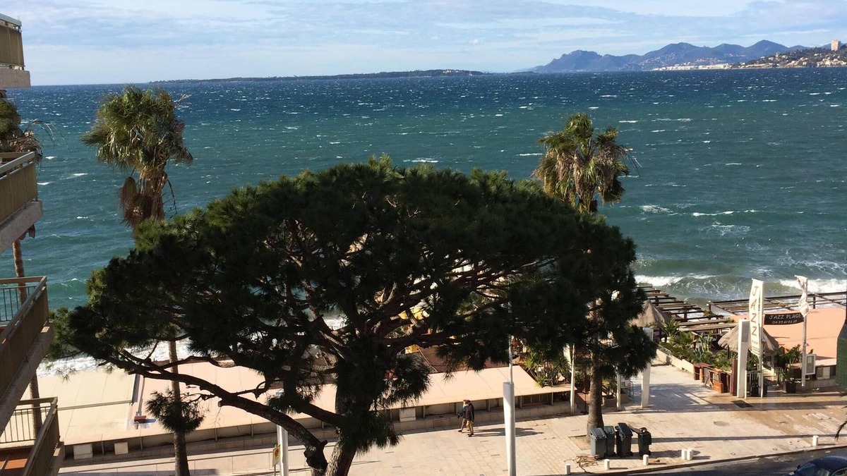 Juan-les-Pins Apartment | JUAN LES PINS STUDIO SEA VIEW