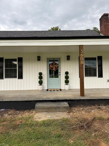 Arlington House | Juanitas Garden Cottage