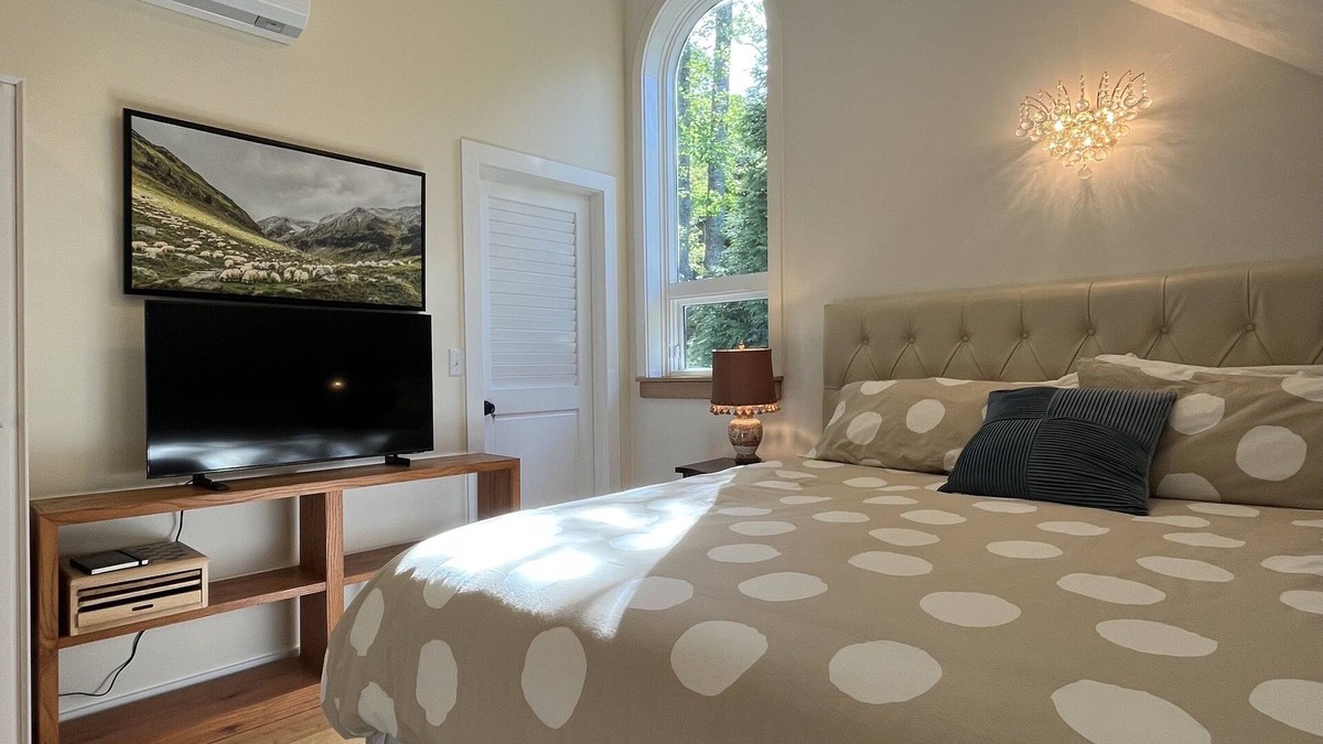Laurel Park Apartment | Jubilee Carriage House