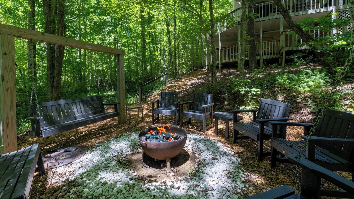 Sautee Nacoochee Cottage | Jubilee Creekside Cottage – Enjoy the Creek, Hot Tub and Outdoor Fire Pit