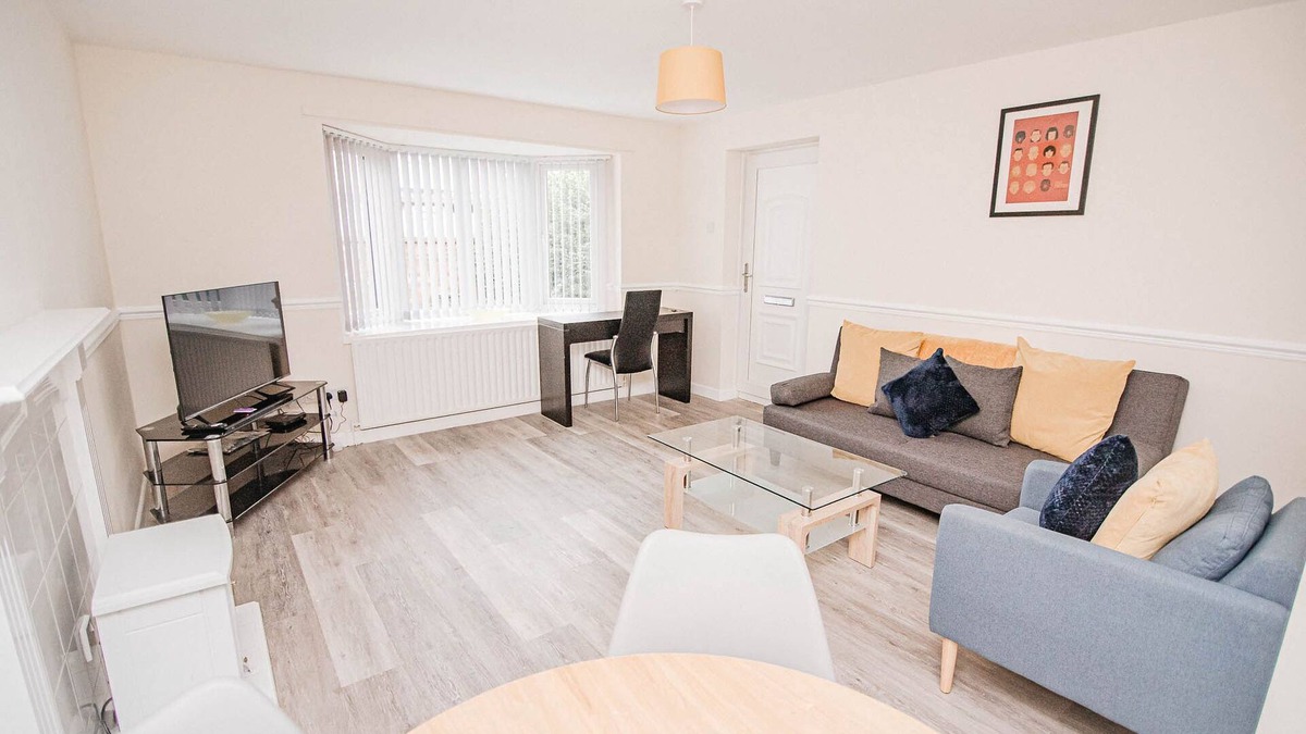 Doncaster Apartment | Jubilee Gardens - Recently refurbished 2 bed apartment with shared garden and parking near Doncas...