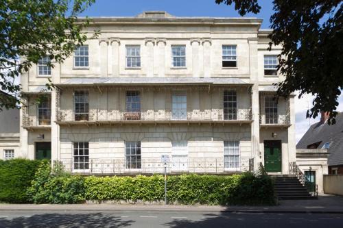 Gloucester Apartment | Judges Lodgings Hotel Apartments Gloucester Docks with Secure Parking