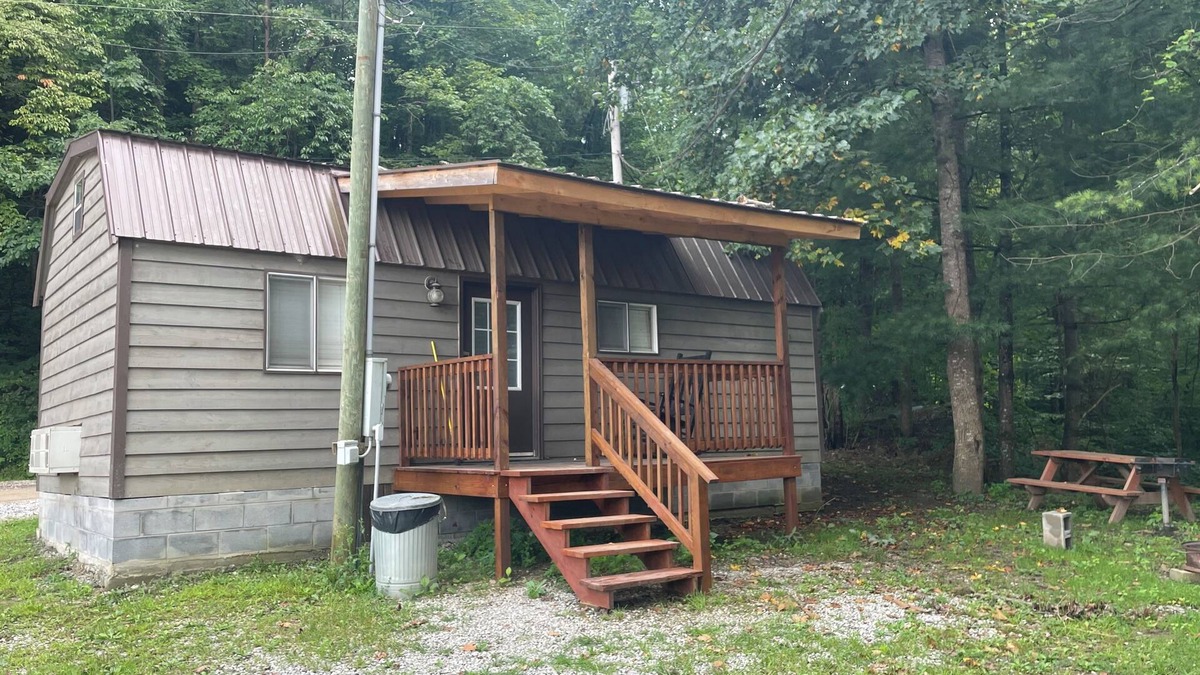 Lejunior Cabin | Judy's Place - 1BR, 1 Bath w/Q, K, and Twin bed. Full kitchen.