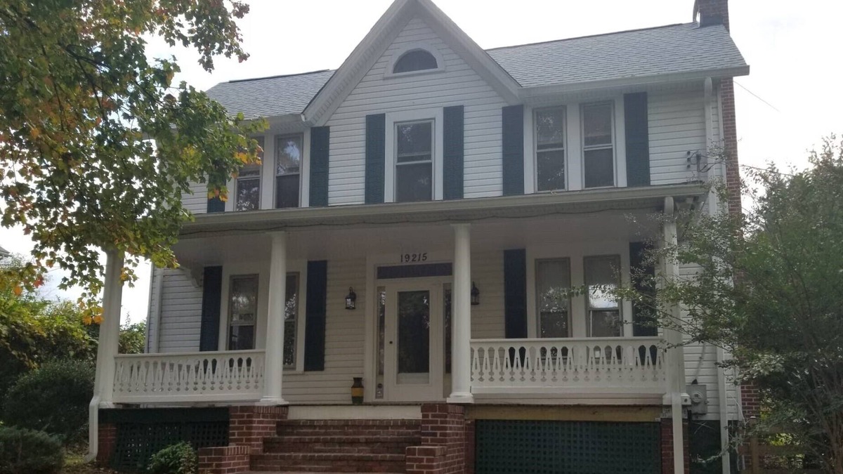 Germantown House | Juju's Master bedroom suite in a Villa