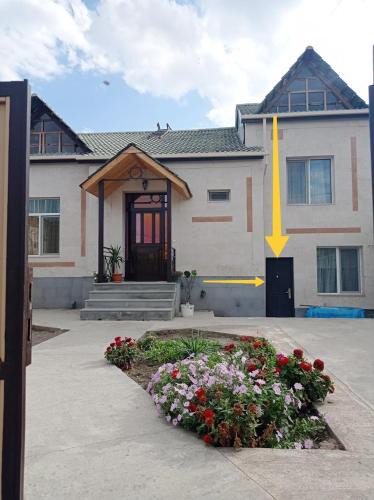 Vagharshapat Apartment | Julia's Place - Apartment, Garden & BBQ