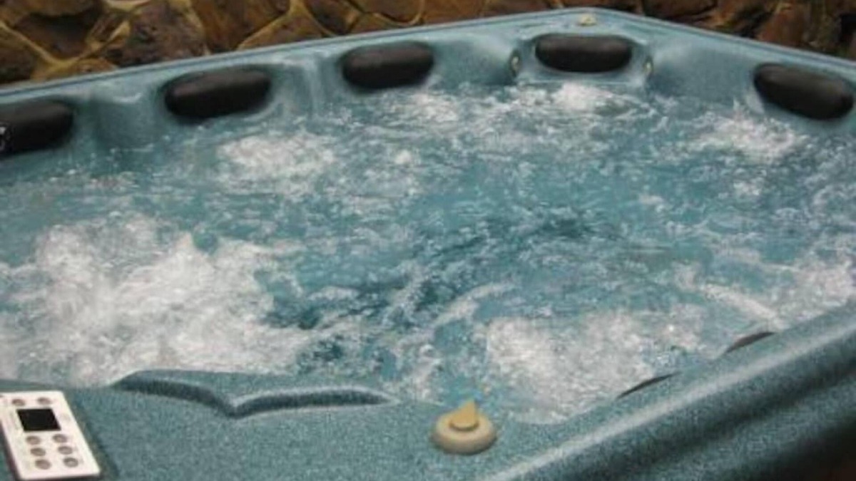 Saintbury Other | Juliet Cottage - Sleeps up to 3 - Large Hot Tub