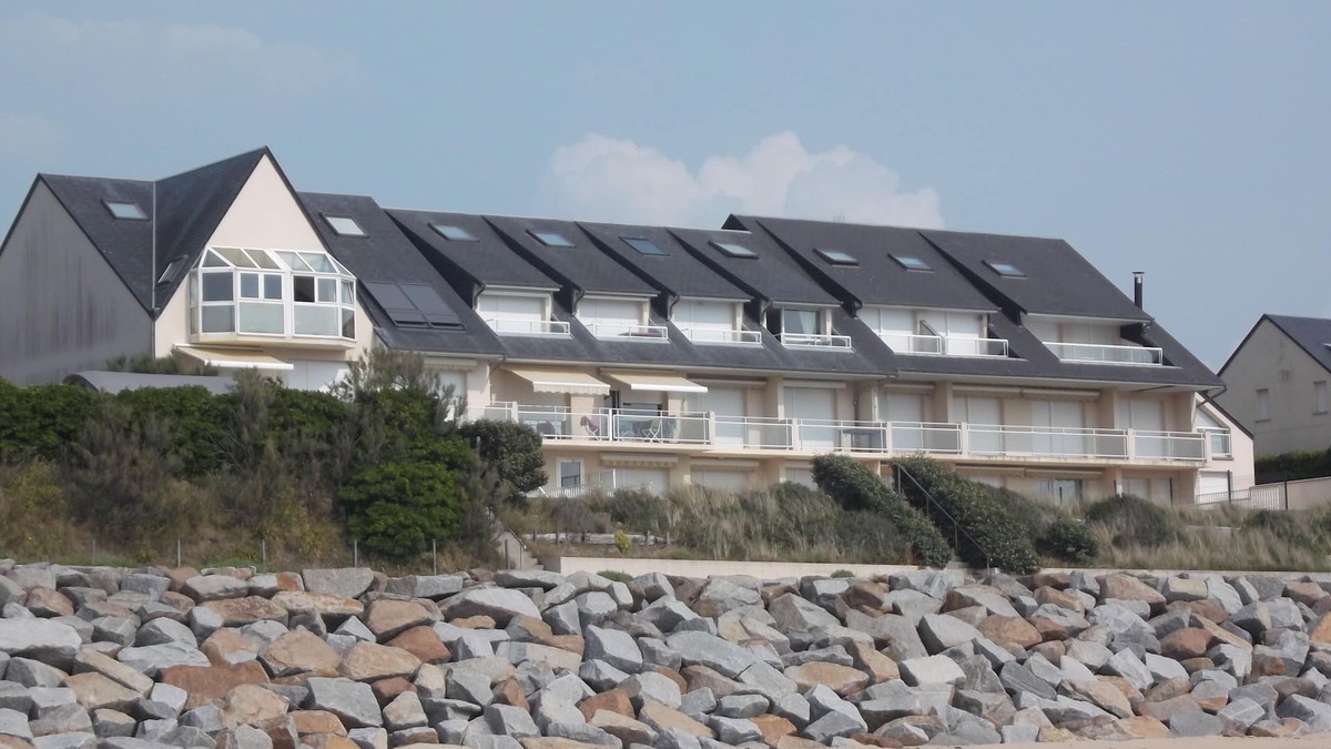 Jullouville Apartment | Jullouville duplex apartment in quiet residence set facing the sea