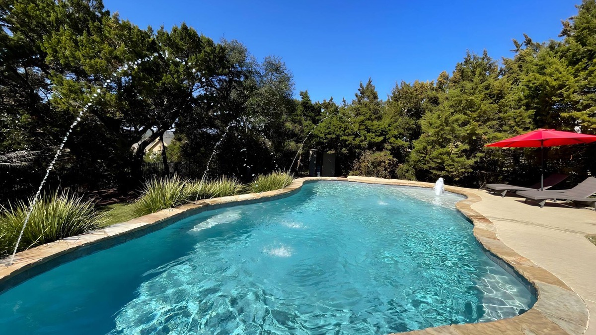 West Oak Hill House | July-Aug ‘25 Available pet-friendly family home!
