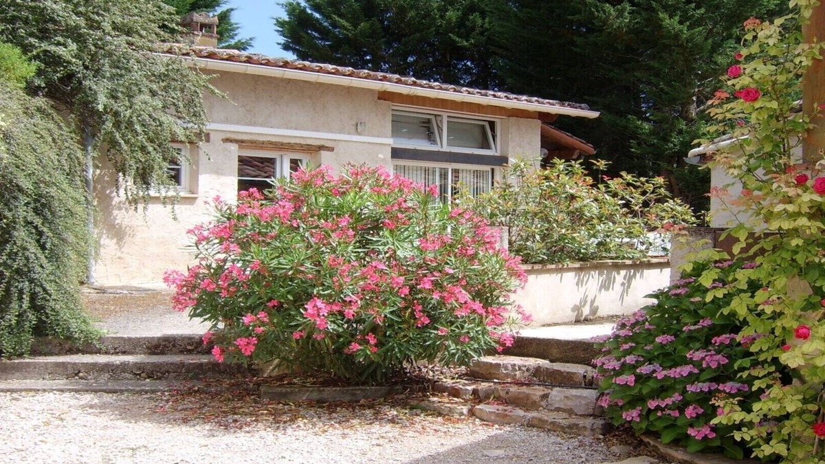Cadalen Cottage | JULY PROMOTION GITE WITH SWIMMING POOL LOU CABANOU