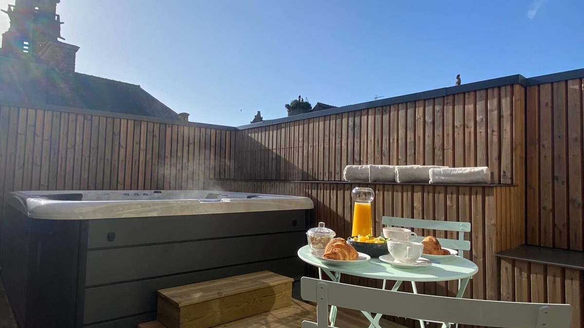 Landerneau House | July PROMOTION: Magnificent spa, river view, garage. Near the sea