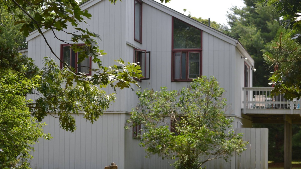 Chilmark House | July Special. $2,800/week, Flexible Dates. Extra night for free. (July 12-26)