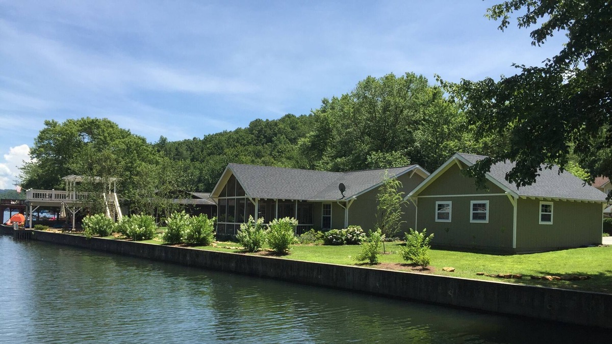 Wiley House | Jump into Lake Burton right out the back door of this water front home!