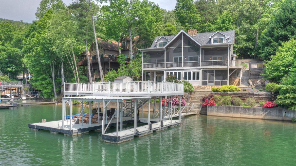 Necowa Cove House | Jump Right In - Lake Blue Ridge