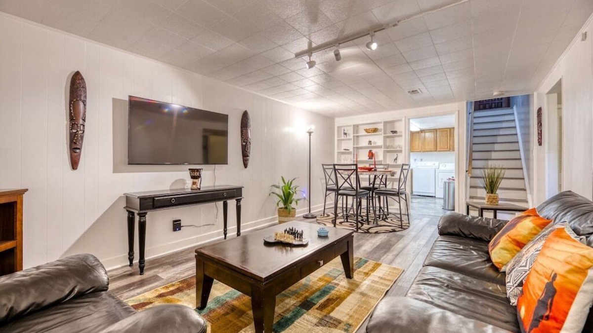 Edgewater Apartment | Jungle-Inspired Urban Oasis | Pet Friendly Stay