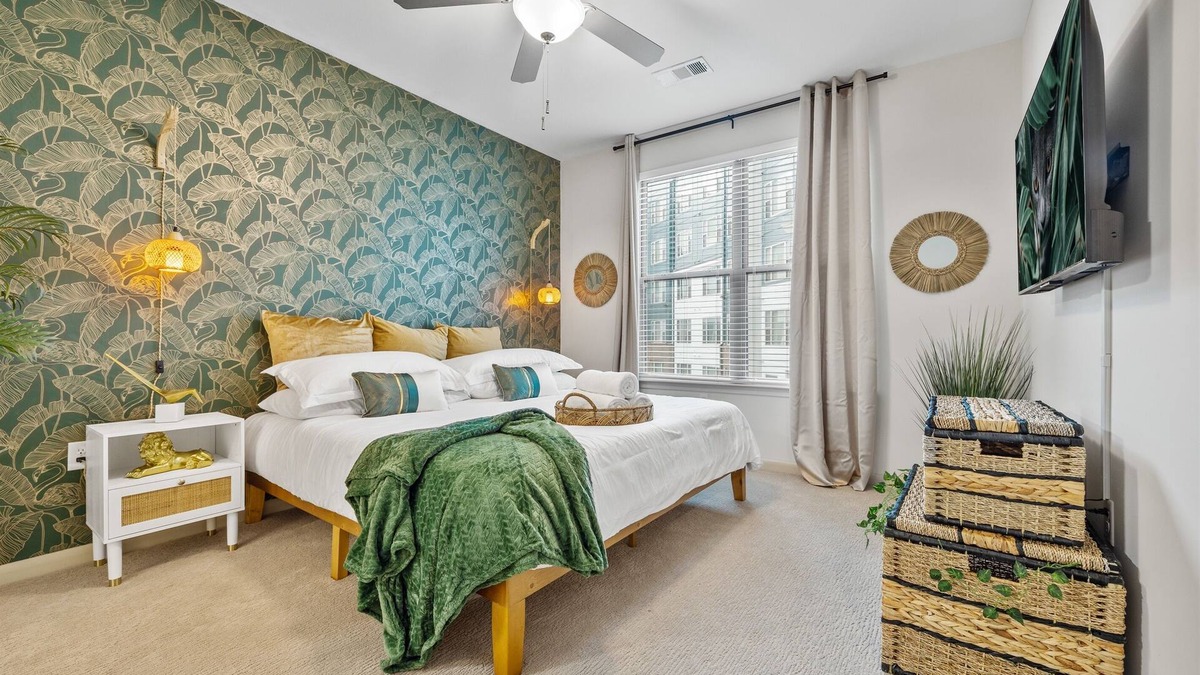 Great Lakes Apartment | Jungle on the Square – Luxury 1BR w/Rooftop Lounge, Pool & Gym Access