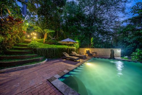 Singapadu Tengah Villa | Jungle River Villa for 10 - Pool, Yoga, Tubing Near Ubud
