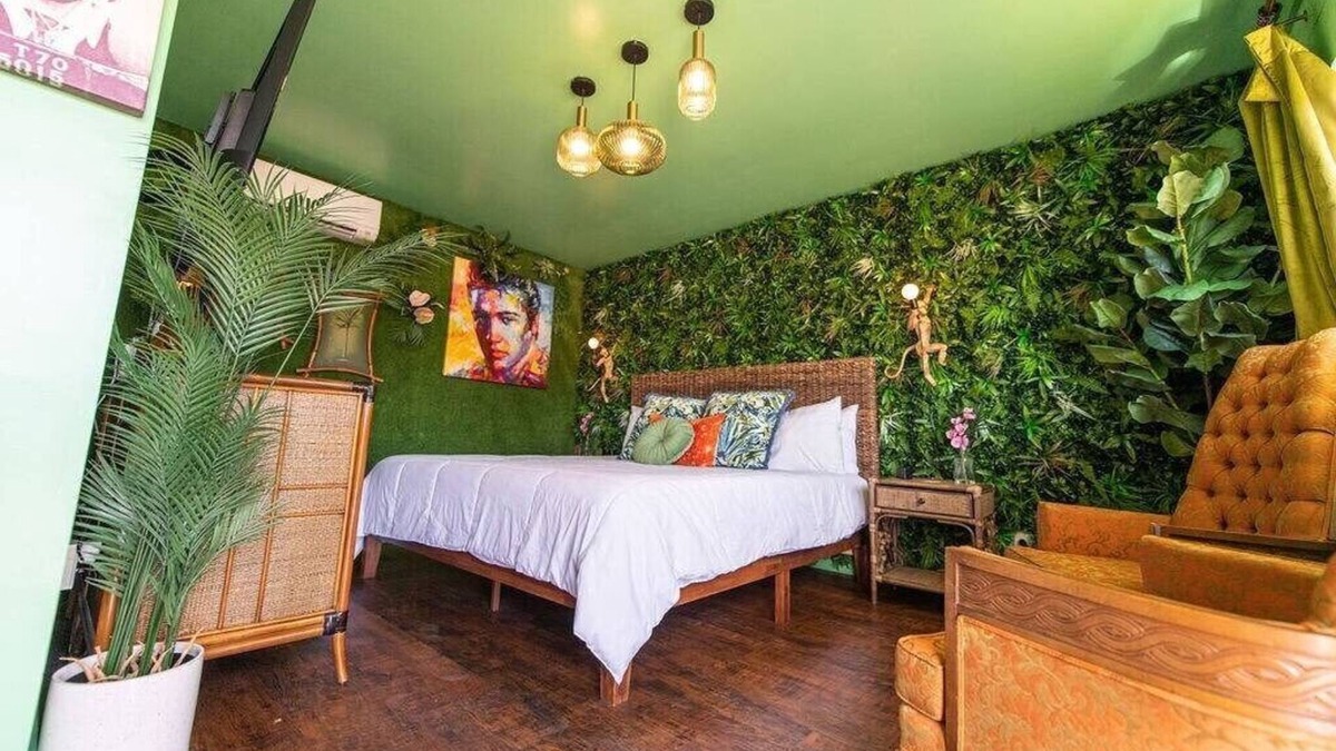 Trenton House | Jungle Room #7 - 1960 Retro Motel