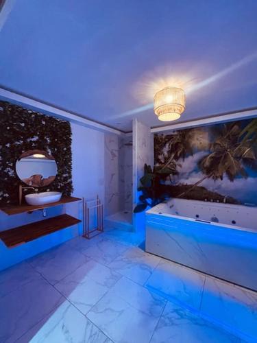 Gare Apartment | Jungle Suite, Jacuzzi à 7 min de la mer