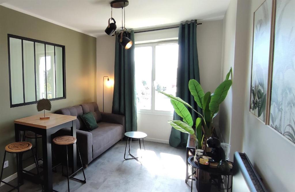 Saint-Priest Apartment | Jungly Appart - Clim Moderne Cocooning Calme Nature