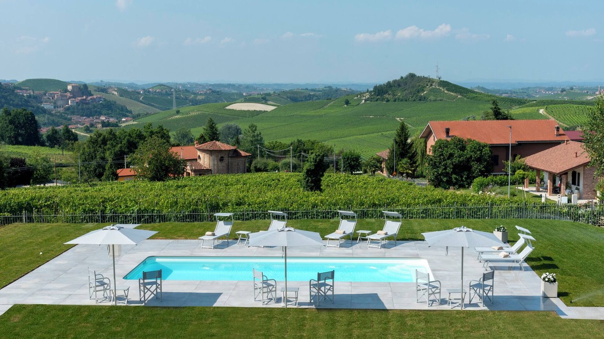 Guarene Bed & Breakfast | Junior suite 103 with balcony - Relais PQlin & Winery.