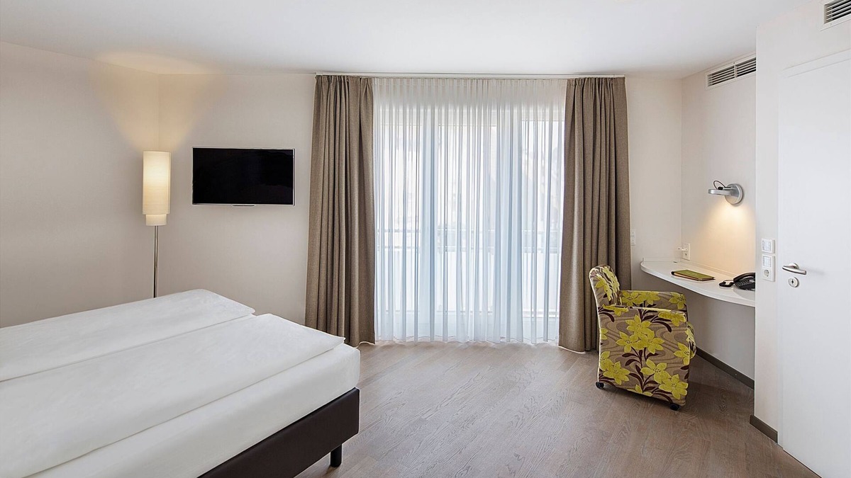 Emmendingen House | Junior Suite barrier-free - TAOme - Feng Shui Stadhotel Breisgau