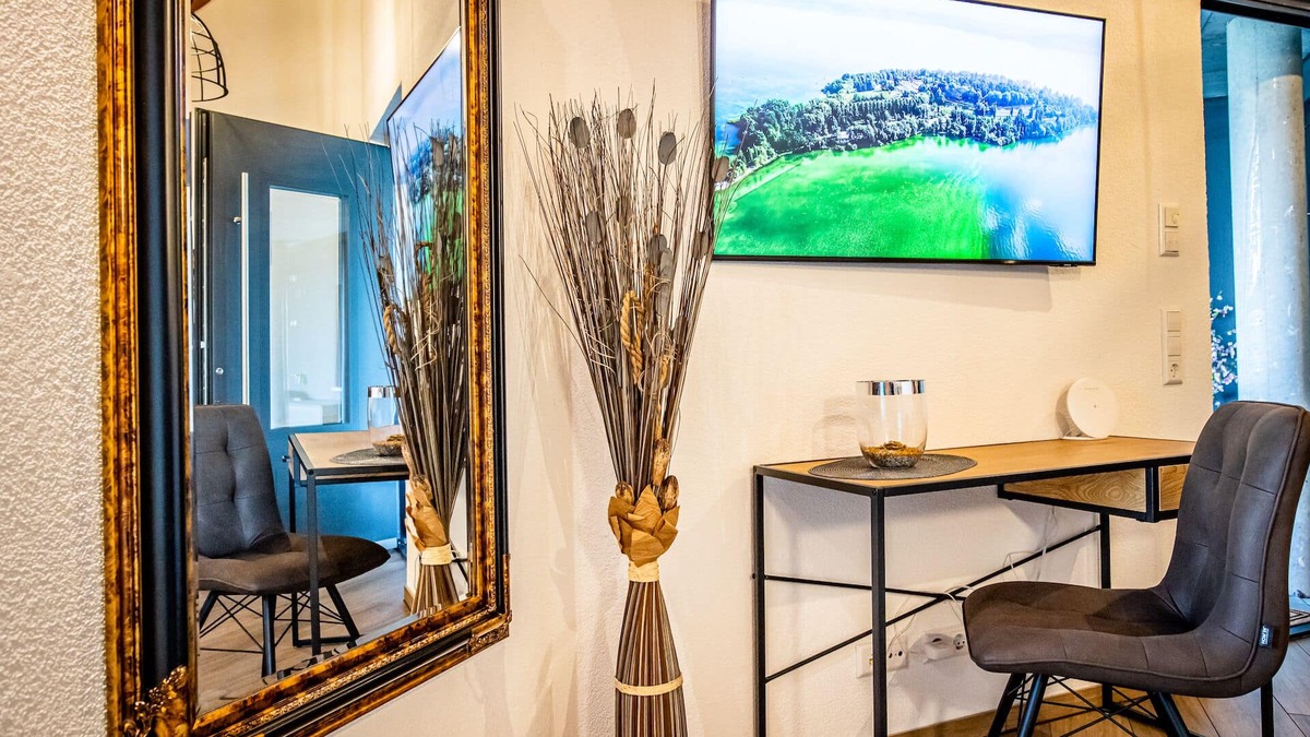 Waggershausen Apartment | Junior Suite-Executive-Private Bathroom-Mountain view