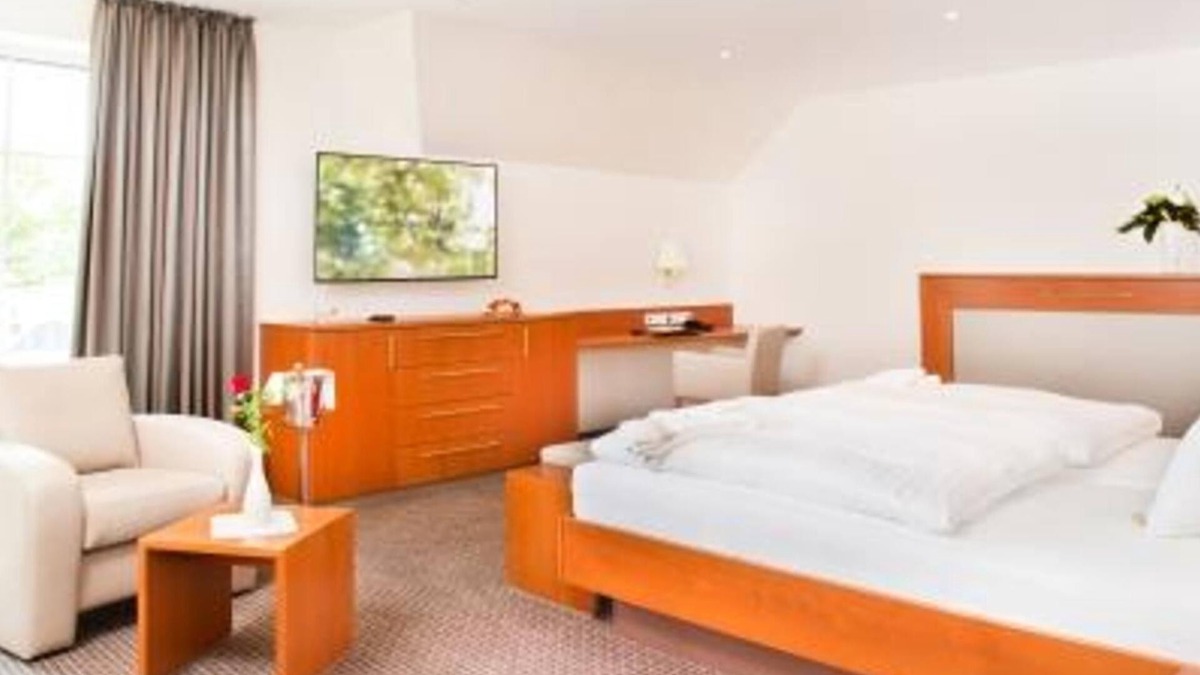 Brochterbeck House | Junior Suite for Single Use - Hotel Teutoburg Forest GmbH