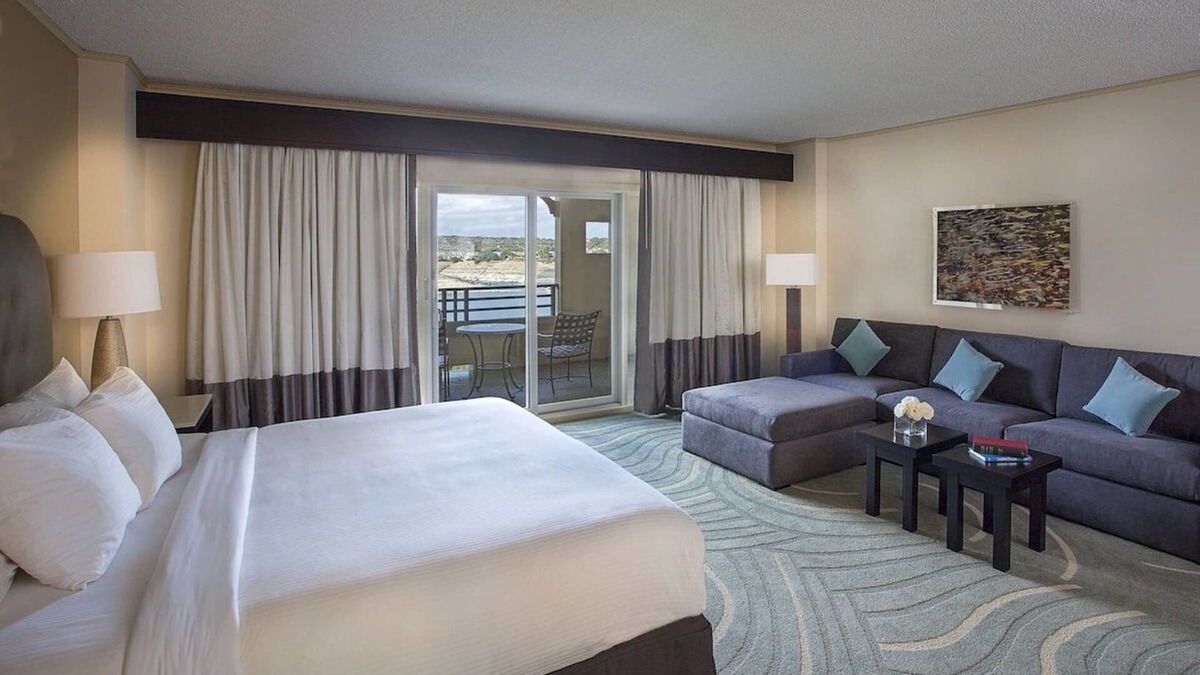 Lakeway Hotel | Junior Suite Lakeview with Balcony at Lakeway Resort & Spa