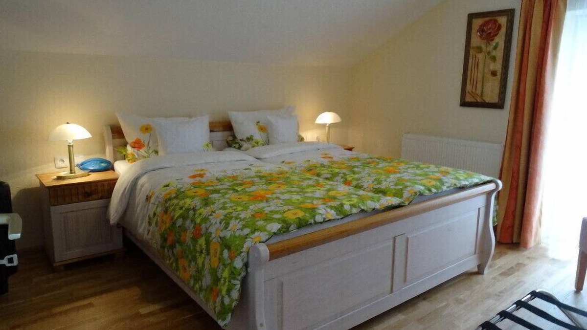 Bad Krozingen Apartment | Junior-Suite Nr. 2.2, 1 Wohnzimmer, 1 Schlafzimmer, Balkon