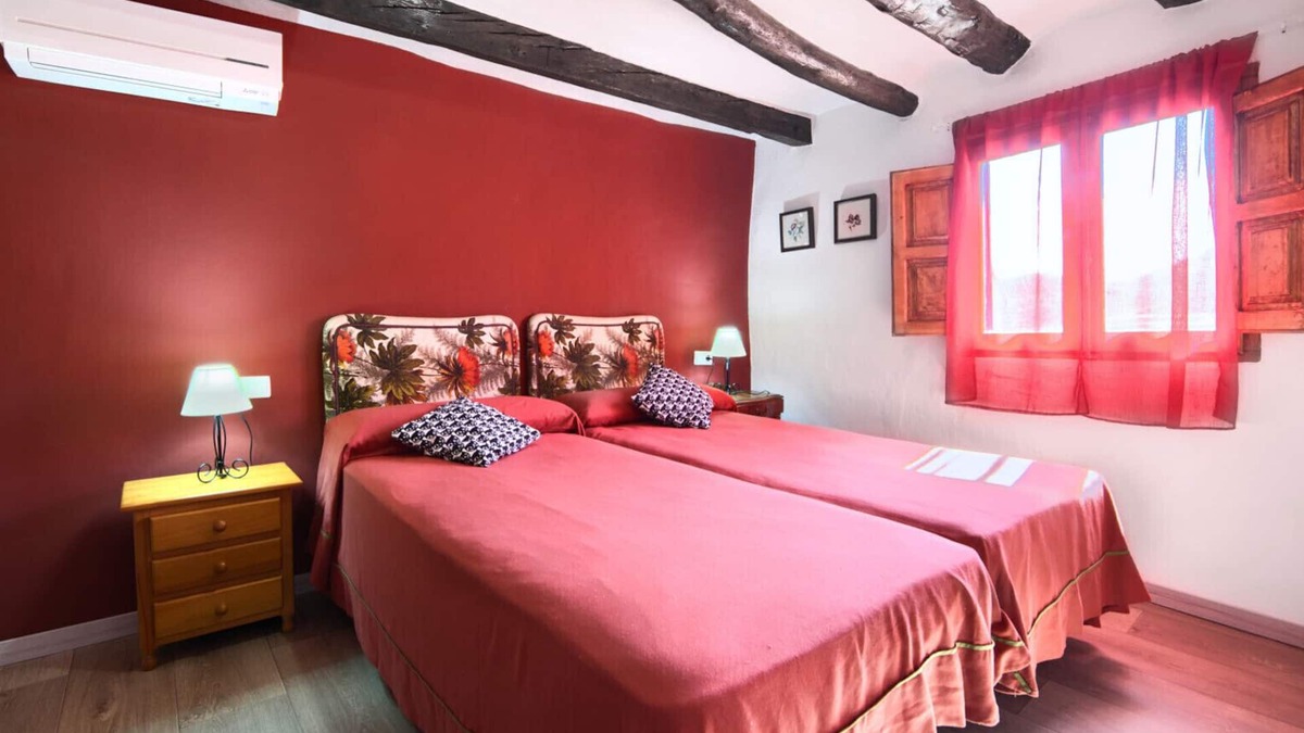 Ejulve House | Junior Suite-Private Bathroom-Mountain view-Roja