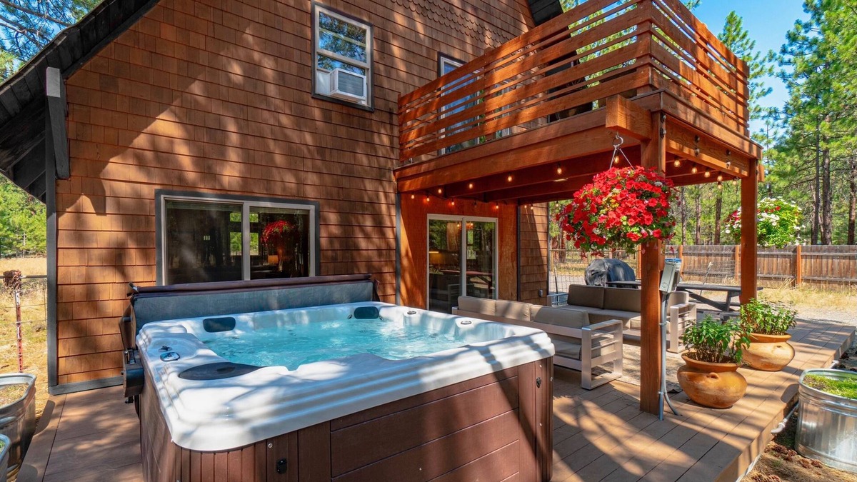 Sisters Cabin | Juniper and Pine - A Dog-Friendly Cabin w/Fenced Yard in Sisters, OR