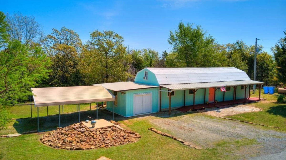 Canadian Cabin | Juniper Cabin-wildlife w/serene patio and outdoor experience-30/50 amp hookup