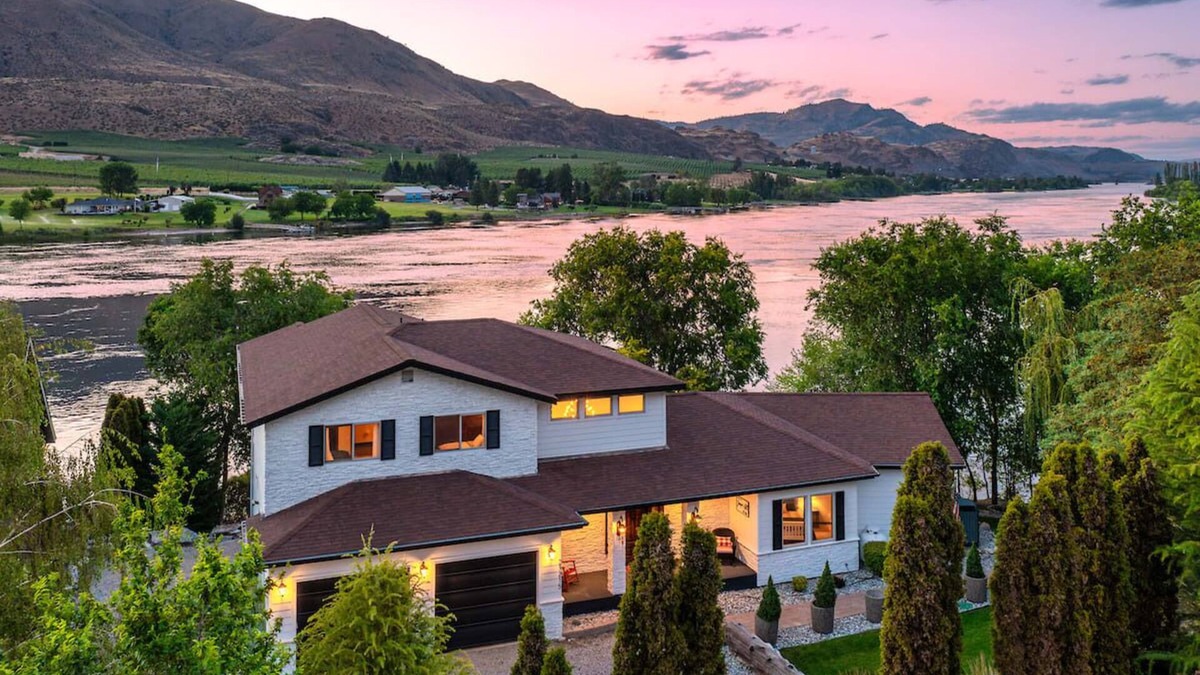 Orondo House | Juniper Hill Columbia River w/Hot Tub & Swim Spa