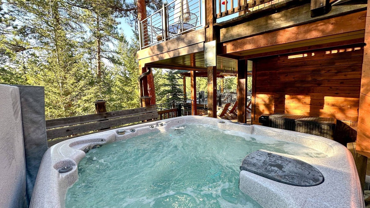 North Central Evergreen House | Juniper Lodge & Treehouses