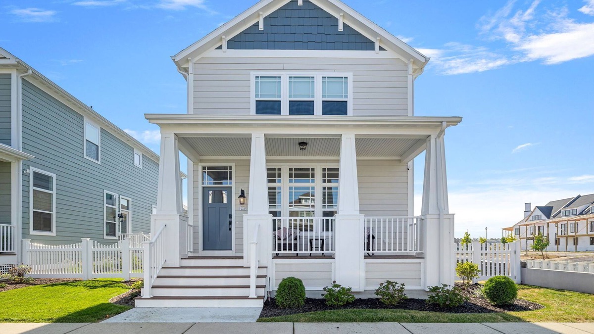 Saint Joseph House | Juniper Presents: A Gorgeous New Vacay Home with Marina View Near the Beach