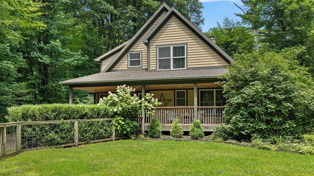 Three Oaks House | Juniper Presents: Treehouse - An Elegant & Spacious Retreat on 1.25 Secluded Acr