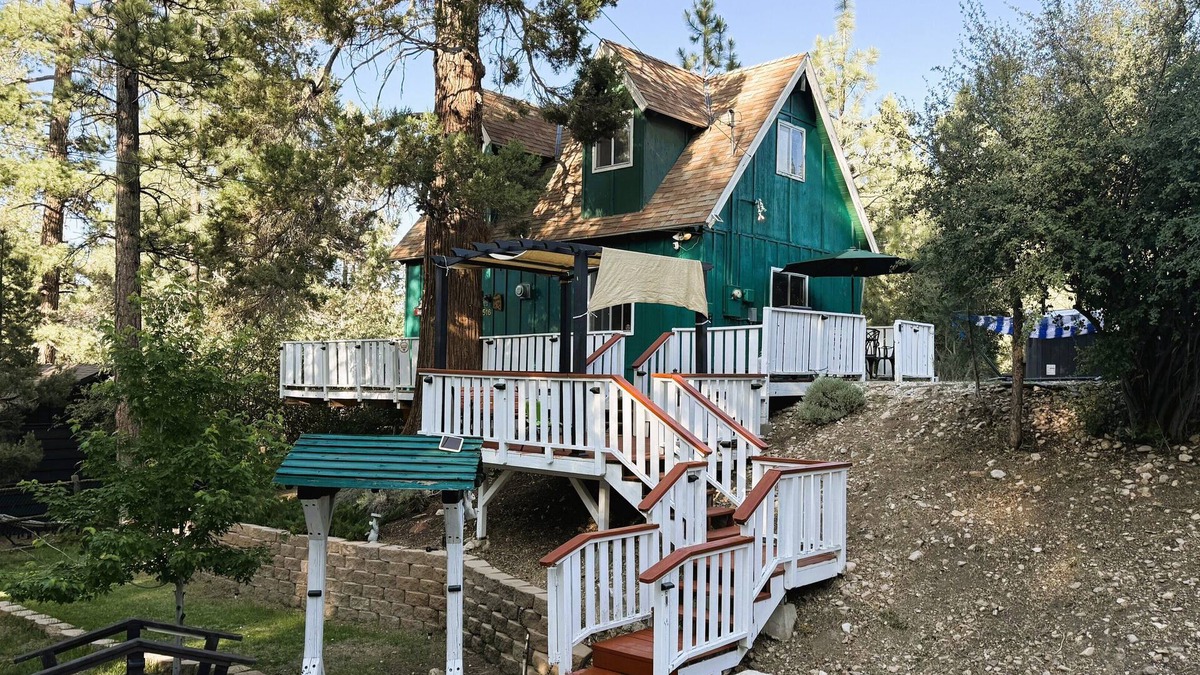 Big Bear House | Juniper's Cottage - Hot Tub, Fireplace, Fenced Yard, Pet Friendly