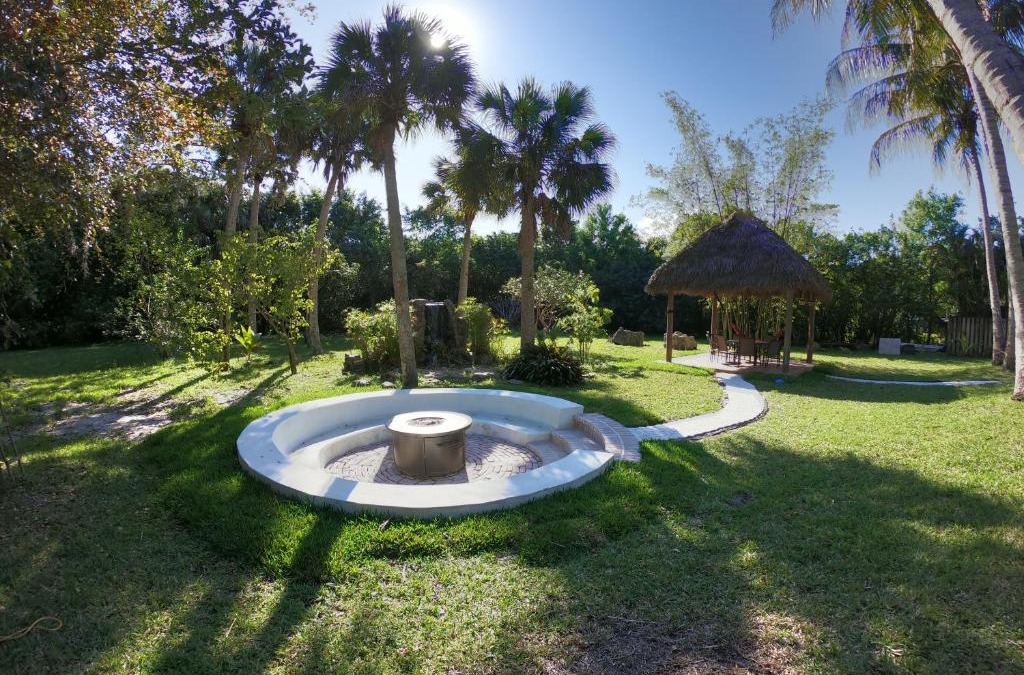 Jupiter Farms House | JUPITER WATERFALLS - NEWLY UPDATED - TIKI HUT, FIRE PIT, KITCHEN, POOL HEATER and MORE