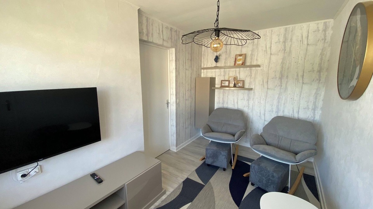 Pont-de-Poitte Apartment | JURA: Bi "AIN "venue between Lakes and Rivers. Apartment in detached house