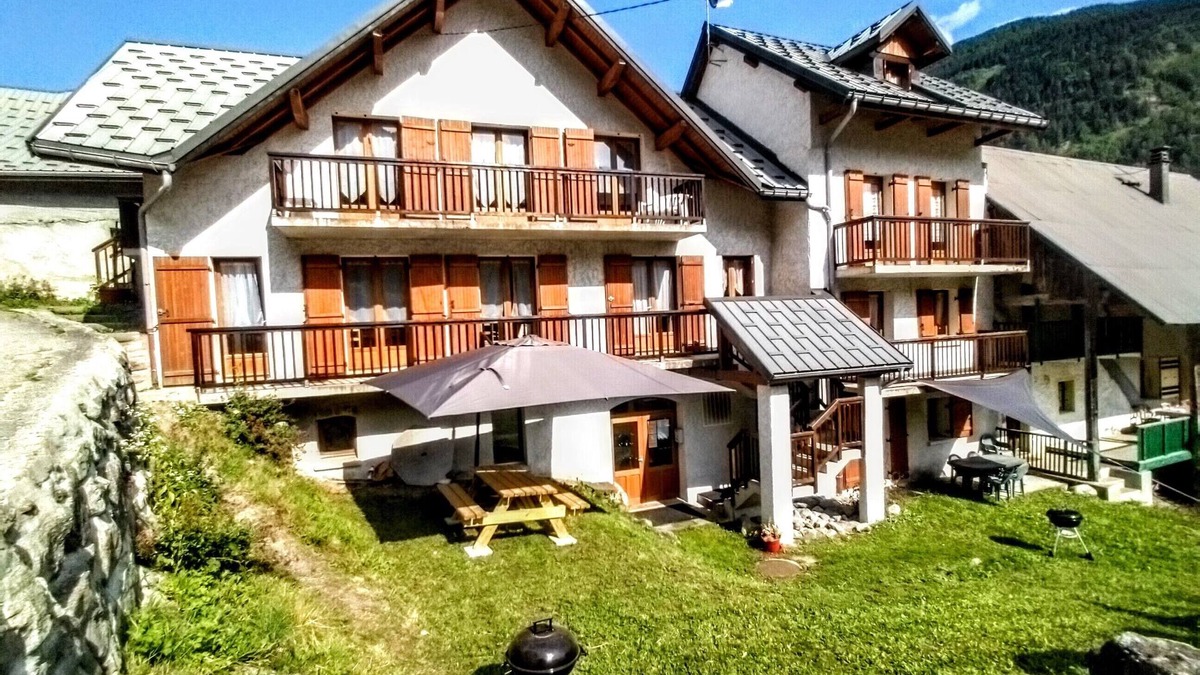 Saint-Colomban-des-Villards Apartment | Just 5 minutes from the Domaine des Sybelles! Fully equipped apartment with view.
