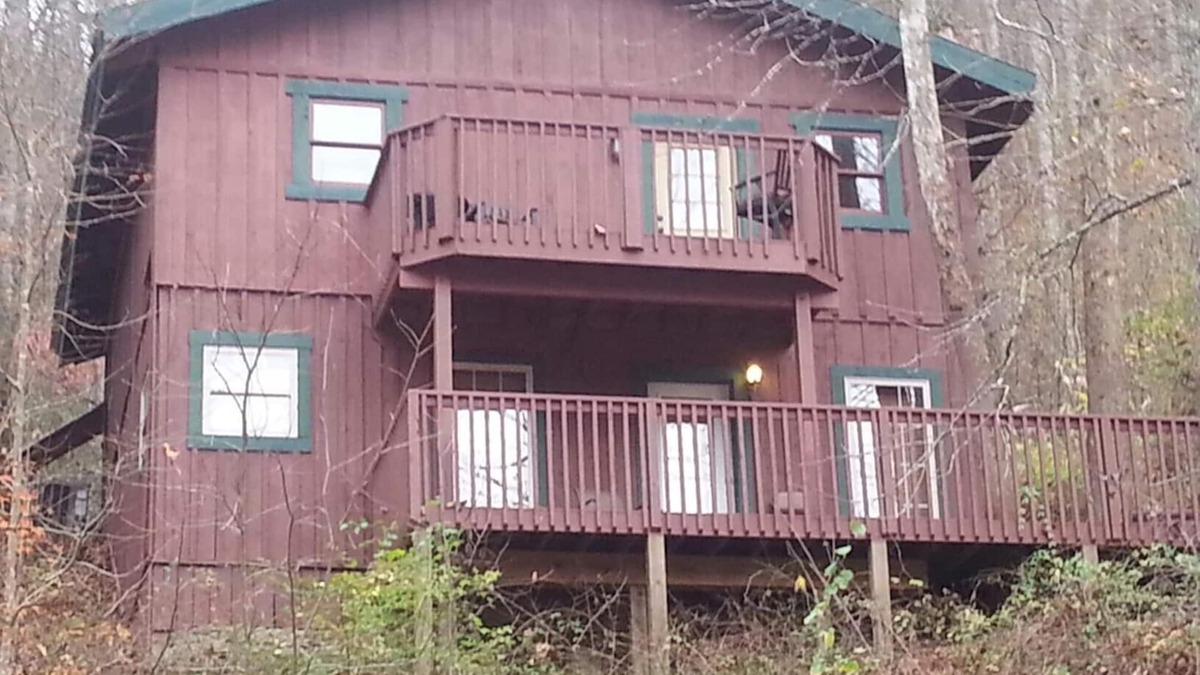Slade Cabin | Just 1 mile from Natural Bridge State Park!